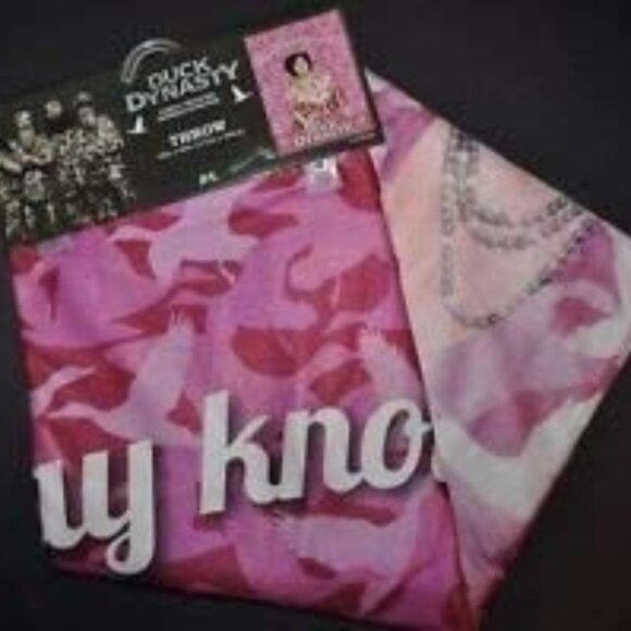 Duck Dynasty Miss Kay Pink Fleece Throw Blanket - Picture 2 of 2